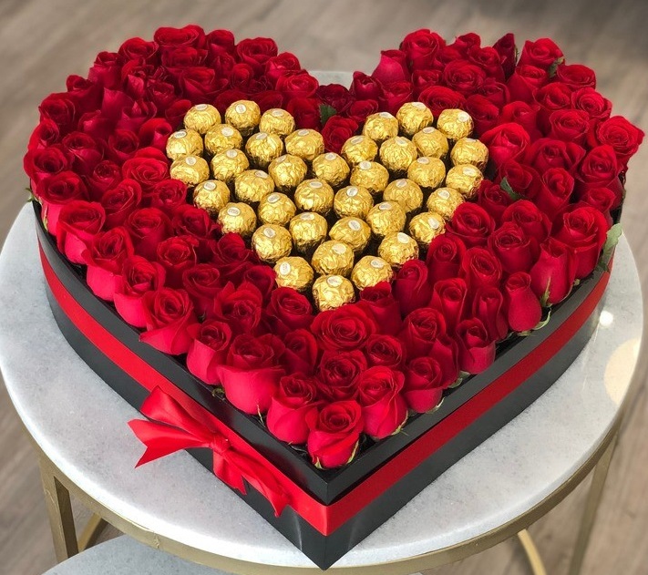 Envio y venta de flores ,rosas, plantas,arreglos florales ,regalos y desayunos a domicilio con delivery gratis en la Ciudad Autonoma de Buenos Aires y con costo de env�o en localidades del Gran Buenos Aires asi como delivery de flores y plantas a trav�s de florerias asociadas en todas las provincias de la Argentina, Buenos Aires, la Pampa, Tucuman, La Rioja, R�o Negro, Entre Rios, Corrientes, Misiones, Neuquen, Chubut, Tierra del Fuego, Santa Cruz, San Luis, Mendoza, Cordoba, Jujuy, Formosa, Santiago del Estero, Salta, Chaco, Catamarca ,San Juan, y ademas realizamos el delivery de flores ,coronas,palmas , plantas y regalos a todas las ciudades de Argentina, Mar del Plata, C�rdoba, Buenos Aires, con cargo en Santa Rosa, La Plata, Bella Vista, Neuquen, Pilar, Paran�, Posadas, Resistencia, Cipolleti y mas de 300 ciudades y localidades en todo el territorio de nuestro pa�s, asi como tambien tenemos la posibilidad de enviar flores a casi todo el mundo en cuestion de horas